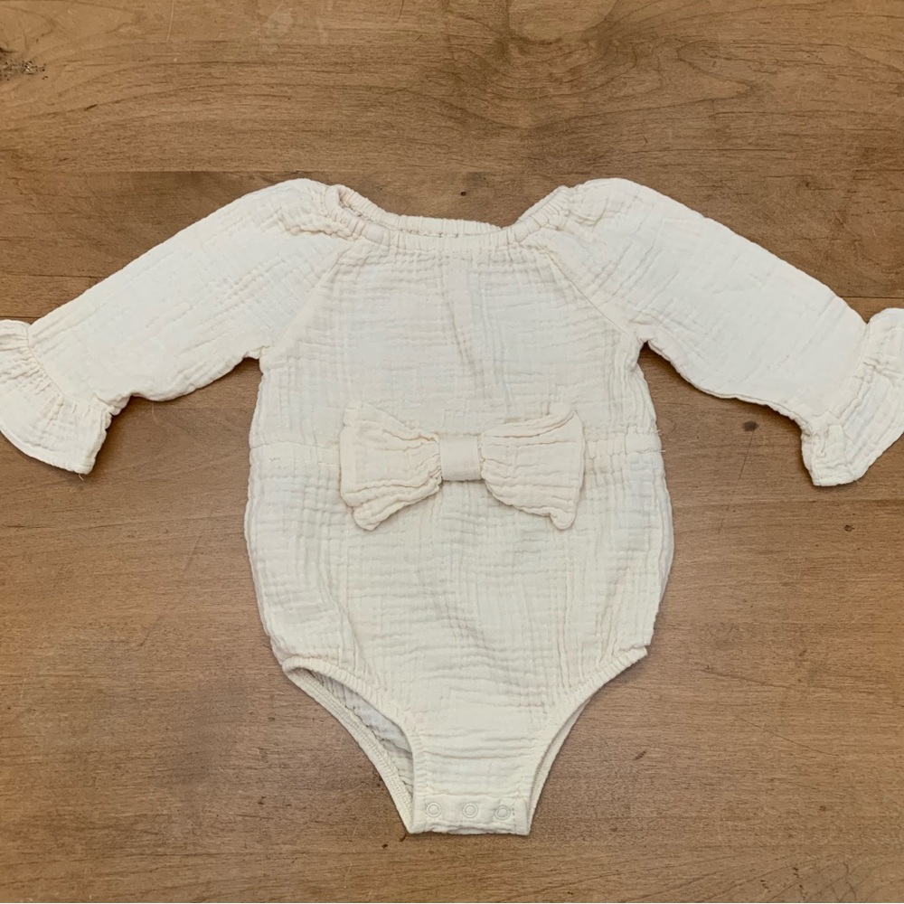 Grayson Collective Toddler Girl’s Cream Muslin Romper - 6-9 months size